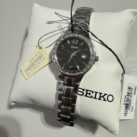 Seiko SUR785 Women's Silver Black Dial Swarovski Crystals Bezel Dress Watch - Picture 8 of 12